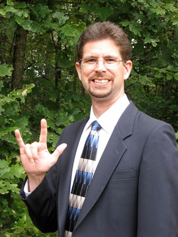 Deaf Pastor to Preach at First Adventist Deaf Ministries Day